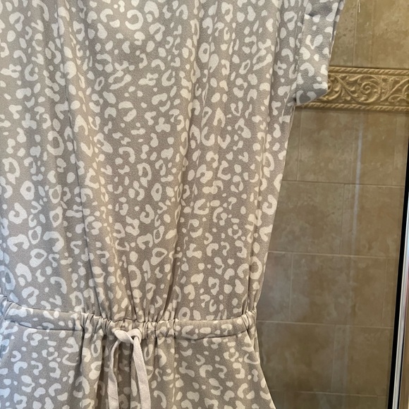 Cheetah romper - Picture 5 of 5